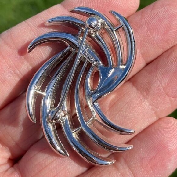 Crown Trifari Vintage Estate Silver Swirl Brooch Pin - Picture 2 of 2